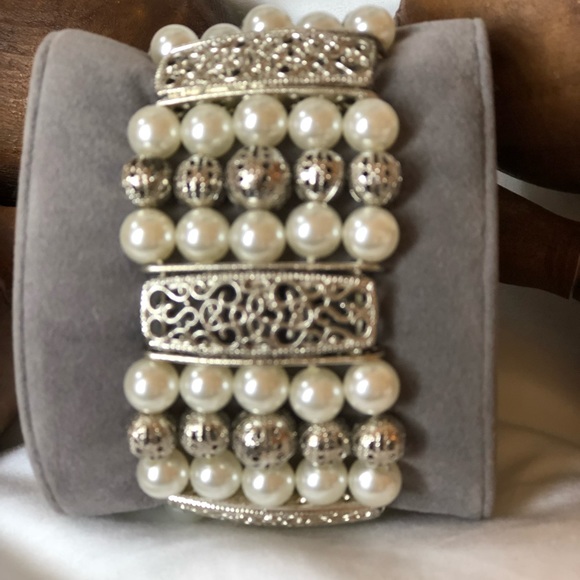 Faux pearl Bracelet - Picture 4 of 4